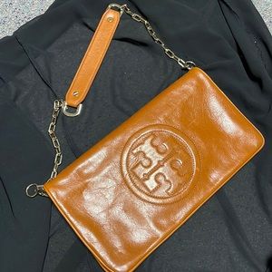 tory burch clutch